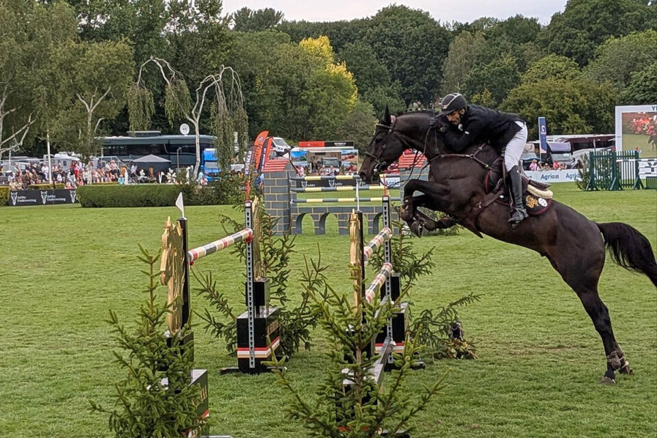 【現地レポ】欧州製ホースボックスで馬運車の概念が変わる！英国障害馬術競技で見た日本の知らない"馬と暮らす"世界