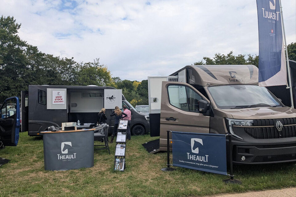 【現地レポ】欧州製ホースボックスで馬運車の概念が変わる！英国障害馬術競技で見た日本の知らない"馬と暮らす"世界